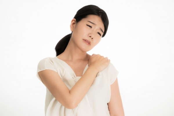 肩こりと手の痺れに効く治療法とは？サムネイル